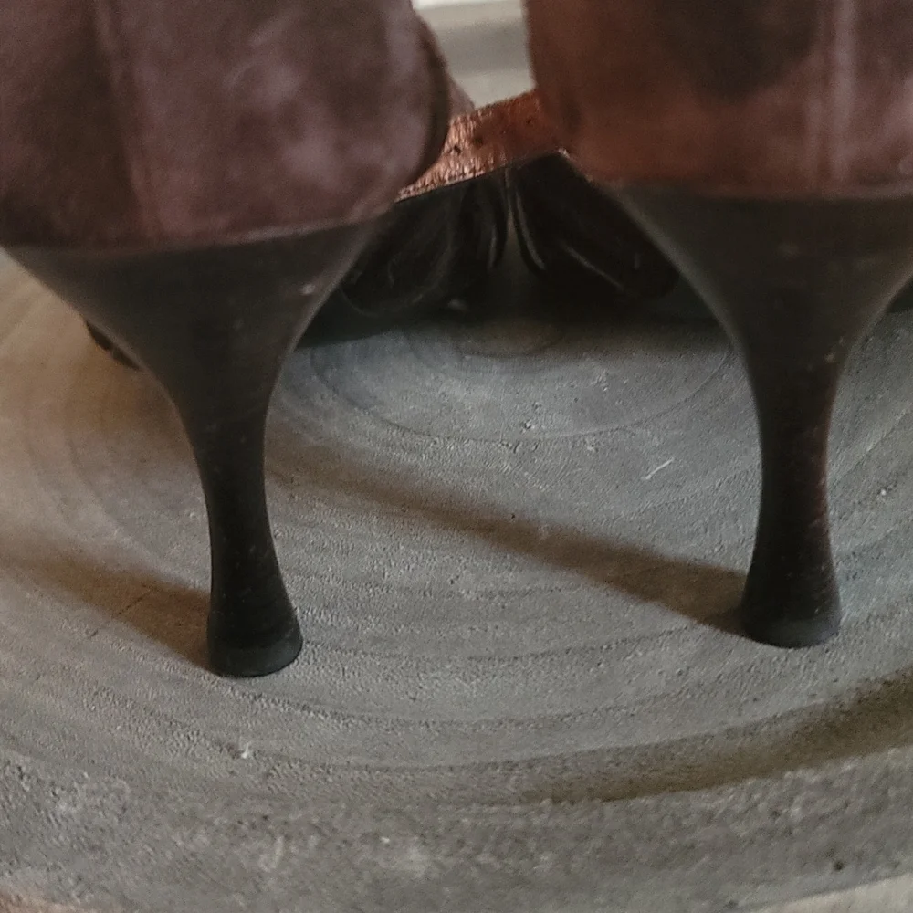 AUTHENTIC Salvatore Ferragamo Suede heels - Picture 5 of 7